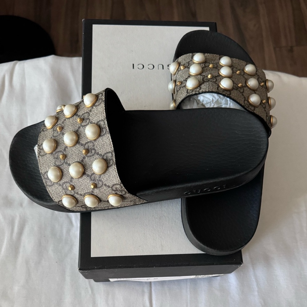 Ladies Gucci slides